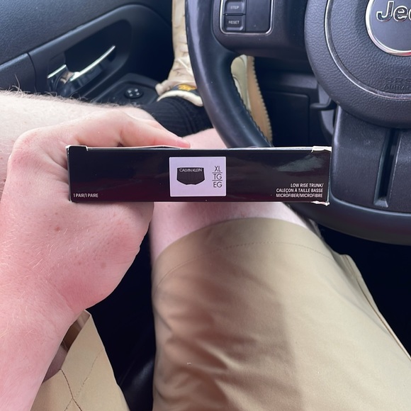 Calvin Klein Statement 1981 Men’s Low Rise Trunk in Black - Picture 6 of 8